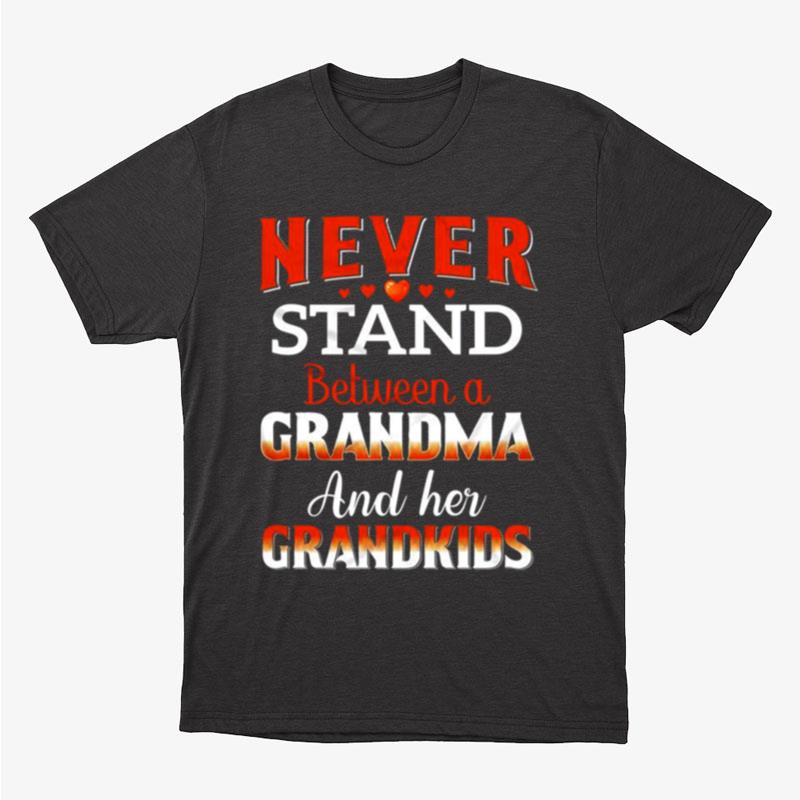 Never Stand Between A Grandma And Her Grandkids Unisex T-Shirt Hoodie Sweatshirt